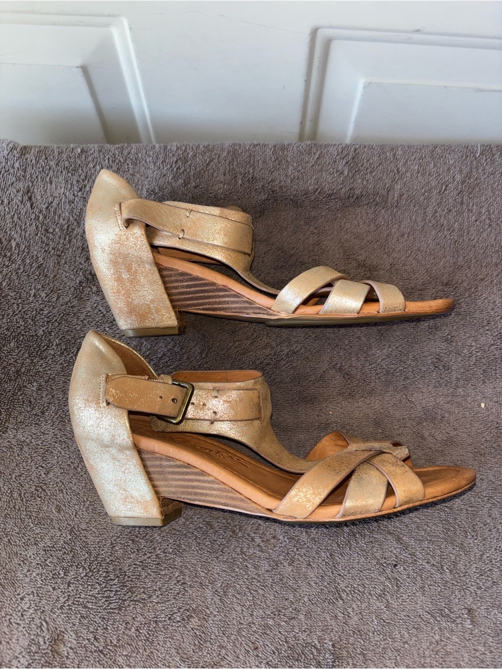 Gentle Souls tan/gold leather sandals size 7M - Picture 4 of 7